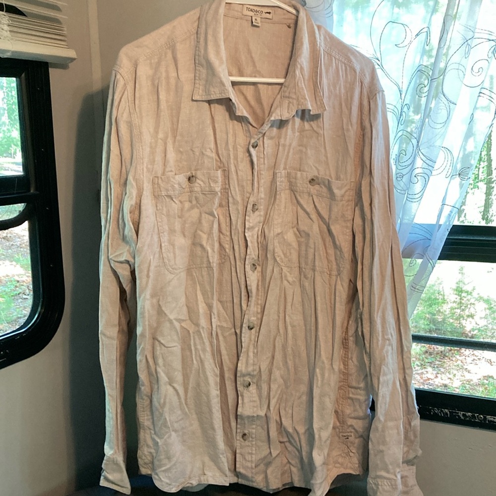 Toad & Co. men’s hemp button down shirt in great condition!
